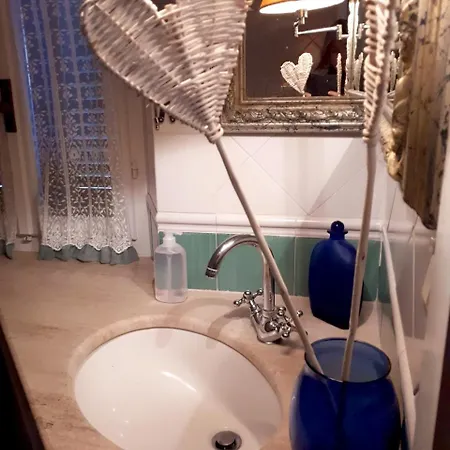 Via Degli Scudi *