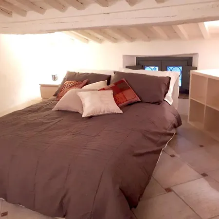Via Degli Scudi *